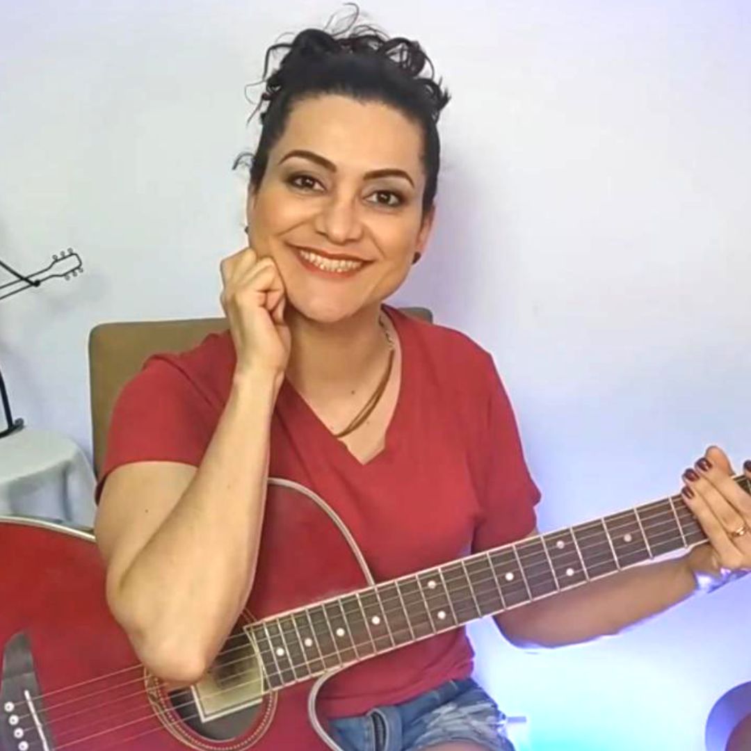 Aula de viol�o com Cindy Ferrarezi